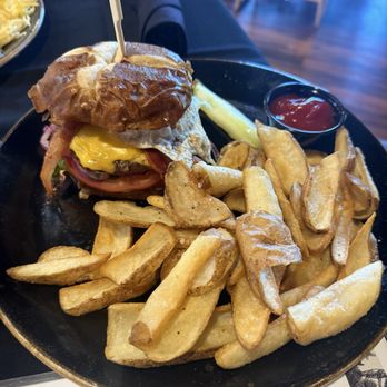 Buck & Honeys - Burger - Bars Near Me - Sun Prairie, Wisconsin