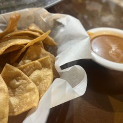 Ponderosa - Chips and hot sauce
