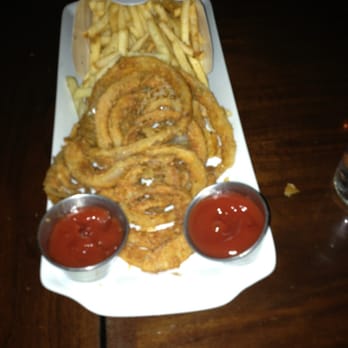 25 Degrees - 1/2 onion rings & 1/2 fries with dip. Epic. Thanks Chef Vartan. - Burgers Near Me - Los Angeles, California