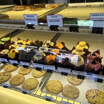 Jen's Sweet Treats - Cupcakes Near Me - Cudahy, Wisconsin