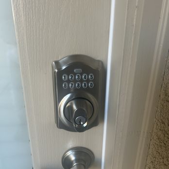 On-Call Locksmith - Smart door key lock - Keys & Locksmiths Near Me On-Call Locksmith - Smart door key lock - Keys & Locksmiths Near Me