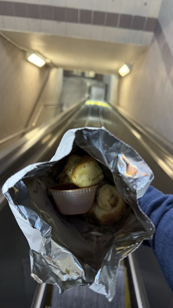 Camila’s of Front Street Pizzeria