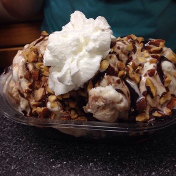 Braum's Ice Cream & Dairy Stores - Mint cookie bundt cake sundae - Ice Cream & Frozen Yogurt Near Me - Rowlett, Texas Braum's Ice Cream & Dairy Stores - Mint cookie bundt cake sundae - Ice Cream & Frozen Yogurt Near Me - Rowlett, Texas