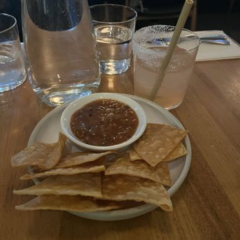 Earls Kitchen + Bar - Canadian (New) Near Me - Richmond, British Columbia