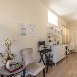 Rejuve Beauty - Rejuve Beauty entrance/waiting area