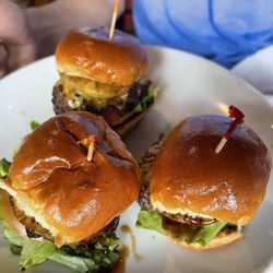 Tropics Restaurant & Taphouse - Aloha burgers