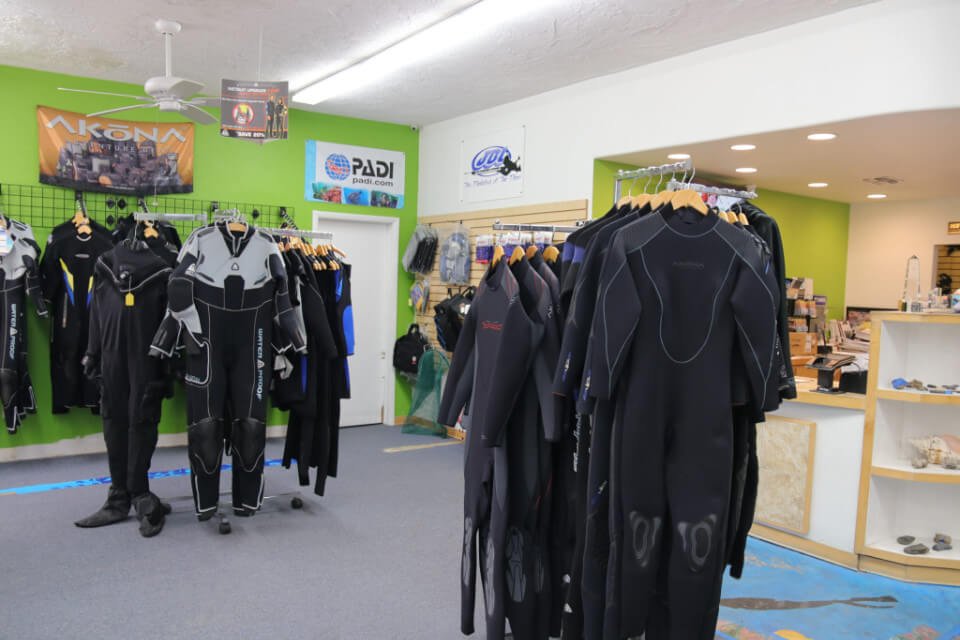 SCUBA WEST Updated October 2024 14 Photos & 17 Reviews 6815 Tower