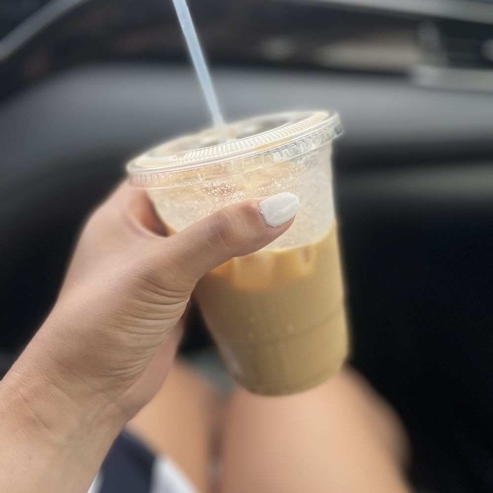 Gold Leaf Coffee Co. - 16 oz iced salted caramel white chocolate latte with oat milk - Coffee & Tea Near Me - Ormond Beach, Florida