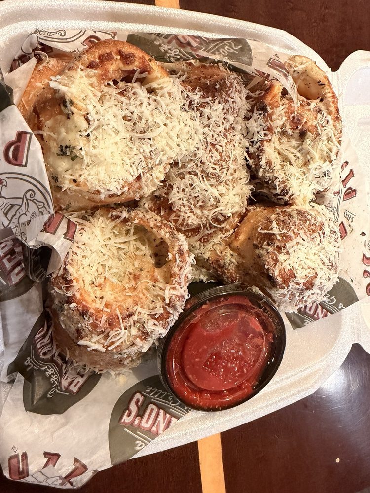 Food from Peppino's Pizza