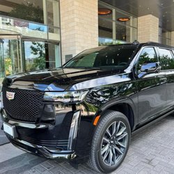 Luxury SUV 6 passengers with bags