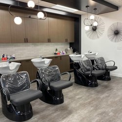Salon DeMarco Suites - Shampoo bar