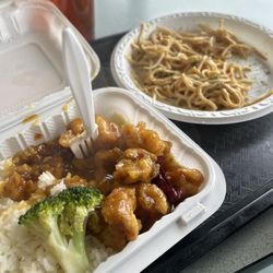 Lucky Star Chinese Restaurant - General Tso's chicken and white rice & Cold noodles sesame oil