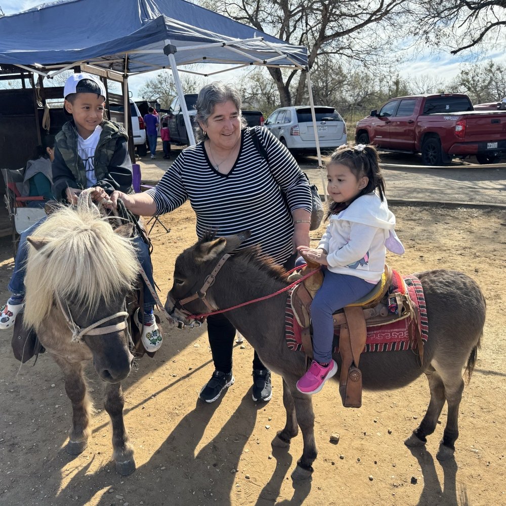 Las Esperanza Flea Market - Pony Ride: $10 for 20min (self pace) - Flea Markets Near Me - San Antonio, Texas Las Esperanza Flea Market - Pony Ride: $10 for 20min (self pace) - Flea Markets Near Me - San Antonio, Texas