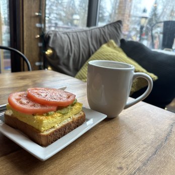 The Crown - Power Toast with egg and a chai tea latte - Coffee & Tea Near Me - Breckenridge, Colorado