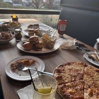 Yard House - Happy hour - Bars Near Me - Sunrise, Florida