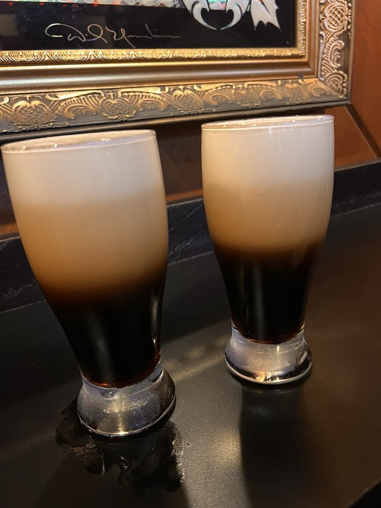 Dively's Tavern Logo