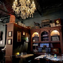 Nueces Whiskey Library - Lovely venue
