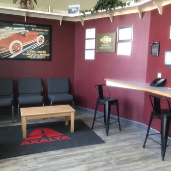 Accurate Auto Body - Nice lobby and waiting area - Body Shops Near Me - Aurora, Colorado Accurate Auto Body - Nice lobby and waiting area - Body Shops Near Me - Aurora, Colorado