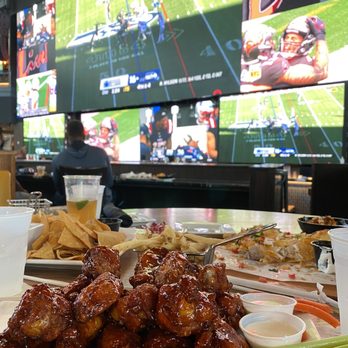 Texas Live! - 18 piece Thai Chili wings - Sports Bars Near Me - Arlington, Texas