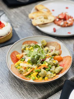 Caribou Gourmand - Restaurant de Terroir Québécois - Souper et Brunch et grande terrasse by null