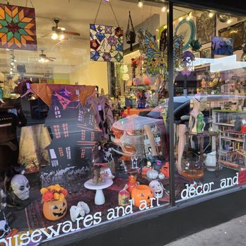 Curios On Hawthorne - Flowers & Gifts Near Me - Portland, Oregon Curios On Hawthorne - Flowers & Gifts Near Me - Portland, Oregon