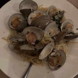Linguine with white clam sauce