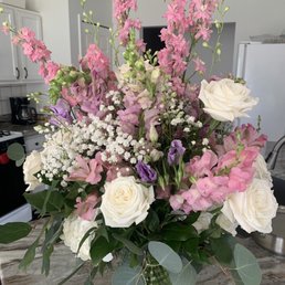 A dozen white roses plus other beautiful flowers A dozen white roses plus other beautiful flowers