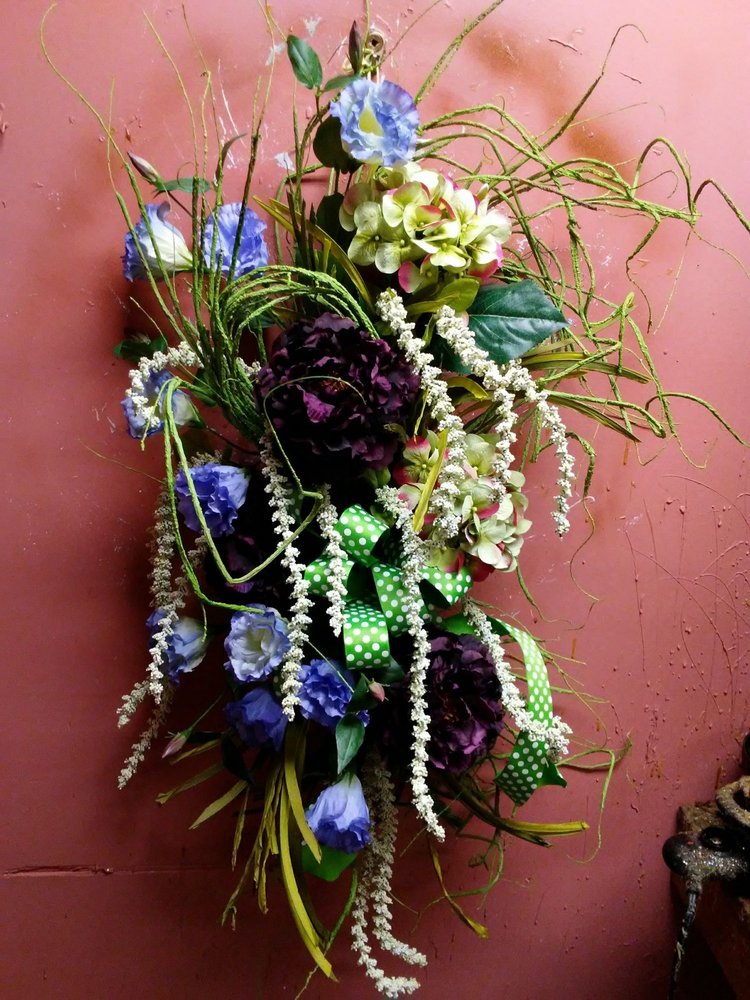 BONNIE AUGUST FLORALS Updated April 2024 27 Photos 458 3rd St