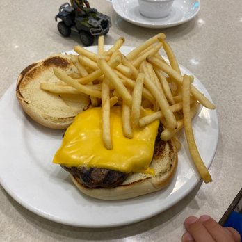 Zippy's Kahului - Keiki Cheeseburger - Fast Food Near Me - Kahului, Hawaii