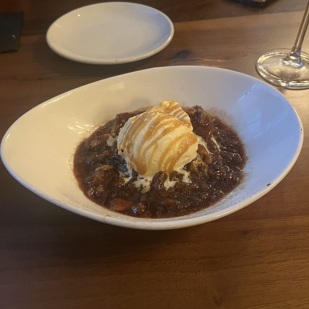 Cuts Steakhouse - Apple Pecan Cobbler - Steakhouses Near Me - Suwanee, Georgia