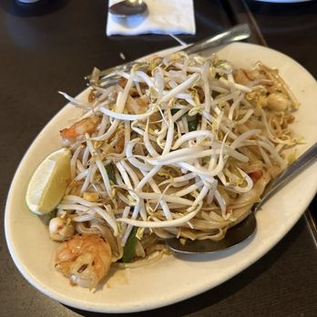 Green Basil Thai Restaurant - Thai Near Me - Burnaby, British Columbia