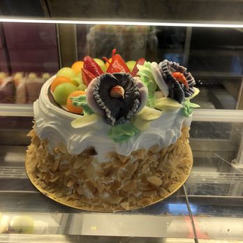 Chiu Quon Bakery & Dim Sum - Now that takes some skillz - Bakeries Near Me - Chicago, Illinois