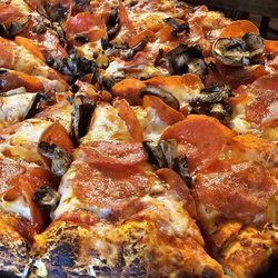 Ike's Pizza