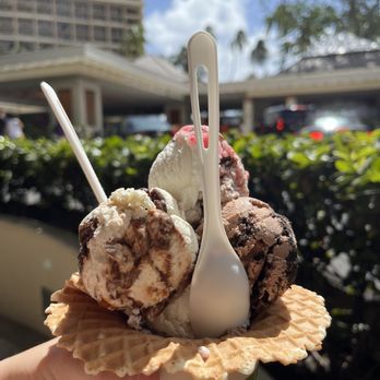 Lappert's Hawaii - This was called the "can't decide" where we got 5 scoops of different flavors for $10 (and change) - Ice Cream & Frozen Yogurt Near Me - Honolulu, Hawaii