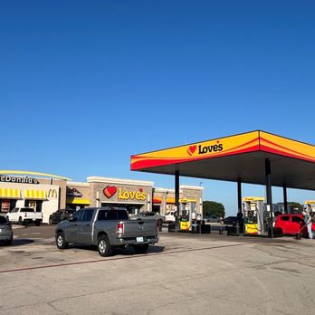 Love's Travel Stop - Gas Stations Near Me - Rhome, Texas Love's Travel Stop - Gas Stations Near Me - Rhome, Texas