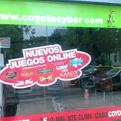 Coyote Cyber Bar - Fachada de afuera