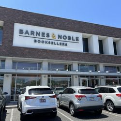 Barnes & Noble - Entrance