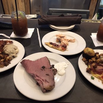 Salt Rock Tavern - Made to order omelettes, roast beef, smoked salmon, flat bread, biscuits & sausage gravy, potatoes, bacon, strawberry butter & muffin - New American Near Me - Oldsmar, Florida