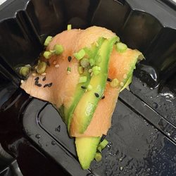 Rock n' Rolls - Smoked salmon sashimi w/ avocado
