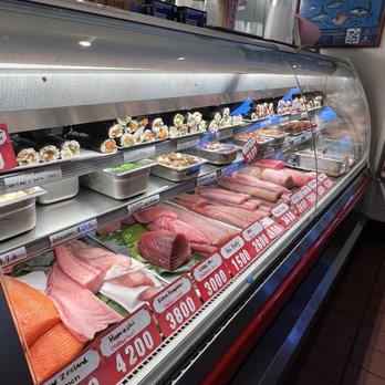 The Dolphin - Fish counter - Seafood Markets Near Me - Hanalei, Hawaii