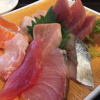 Waraku - The assorted sashimi set (lunch only- $14.95) - Izakaya Near Me - Torrance, California Waraku - The assorted sashimi set (lunch only- $14.95) - Izakaya Near Me - Torrance, California