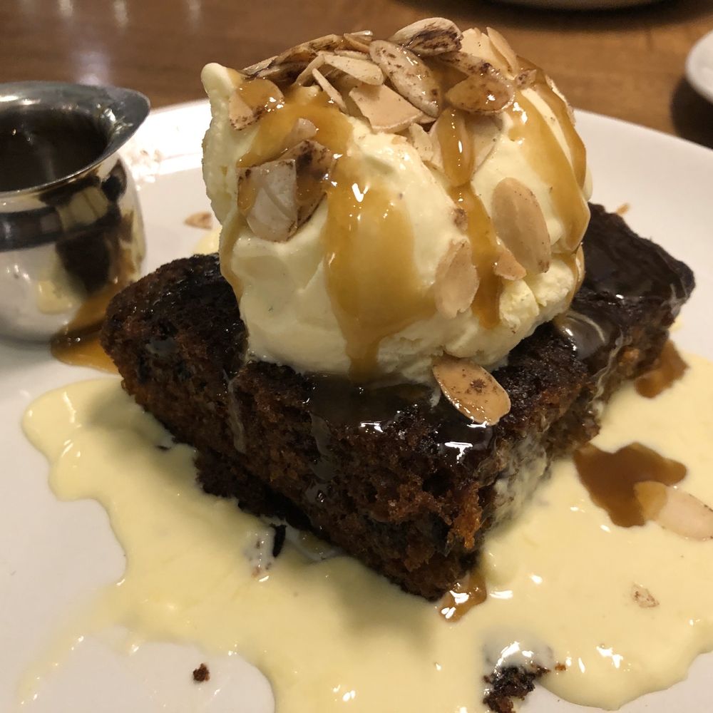 Moxies Dixon Road Restaurant - Sticky toffee pudding - Canadian (New) Near Me - Etobicoke, Ontario