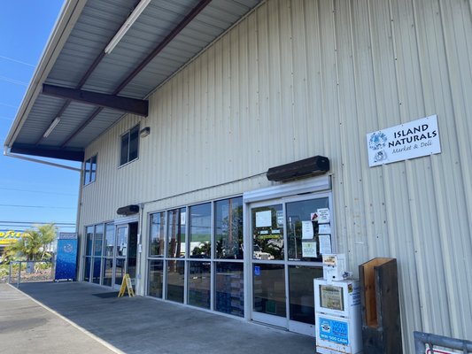 Island Naturals Market & Deli by null