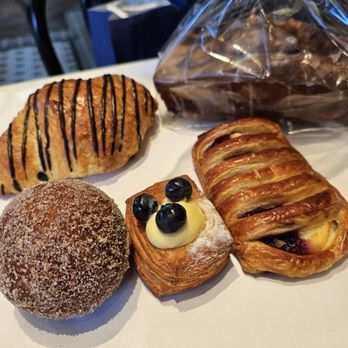 Paris Baguette - Sweet rice donut, fruit bite, danish, lemon iced pound cake, chocolate croissant - Bakeries Near Me - Rockville, Maryland Paris Baguette - Sweet rice donut, fruit bite, danish, lemon iced pound cake, chocolate croissant - Bakeries Near Me - Rockville, Maryland