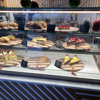 Cafe Crème de la Crème - Cafes Near Me - Naples, Florida Cafe Crème de la Crème - Cafes Near Me - Naples, Florida