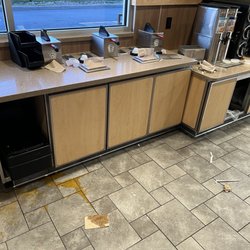 Culver's - Self-service drink/condiment area
