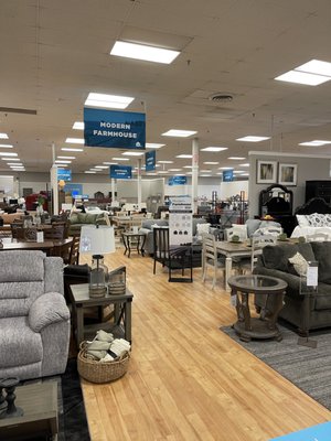 SIMPLE HOME PLUS - Updated June 2024 - 13 Photos - 3049 William St ...