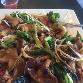 Lahn Pad Thai - Drunken noodles gone burned. - Thai Near Me - Anchorage, Alaska Lahn Pad Thai - Drunken noodles gone burned. - Thai Near Me - Anchorage, Alaska