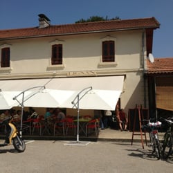 Bistrot De La Pimpine - Cadre idyllique d'une ancienne gare...