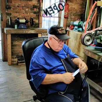 Uncle Hank's Knives - It's like hanging with us in our home, we have a great time and keep you comfortable. - Knife Sharpening Near Me - Sevierville, Tennessee Uncle Hank's Knives - It's like hanging with us in our home, we have a great time and keep you comfortable. - Knife Sharpening Near Me - Sevierville, Tennessee